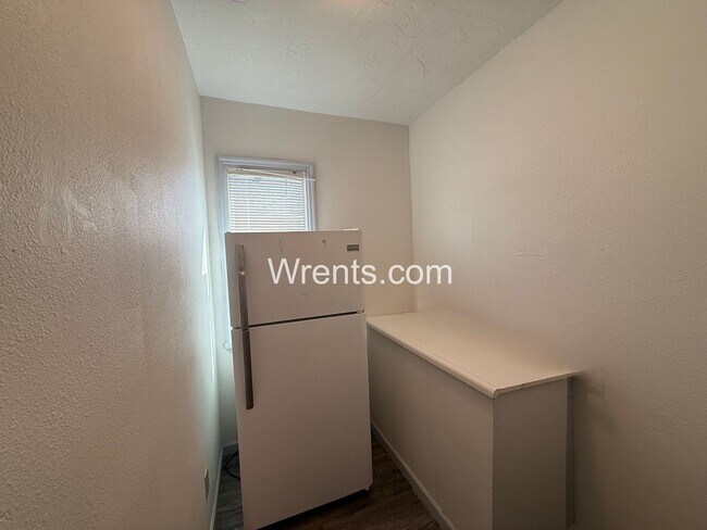 Building Photo - 1007 W Frederick Ave