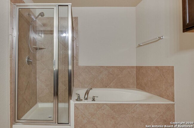 Building Photo - BEAUTIFUL 3-BEDROOM HOME IN MOUNTAIN LAUREL RANCH