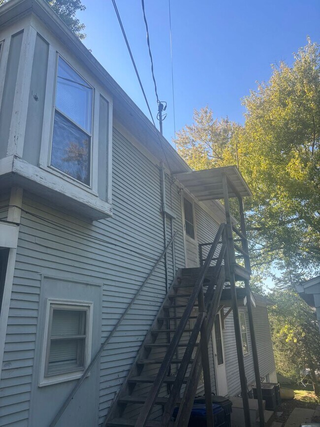 Building Photo - 931 Dewey St