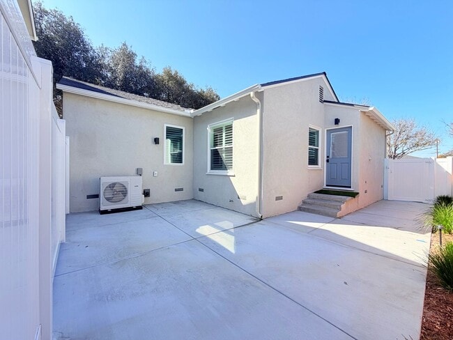 Building Photo - Verdura Street