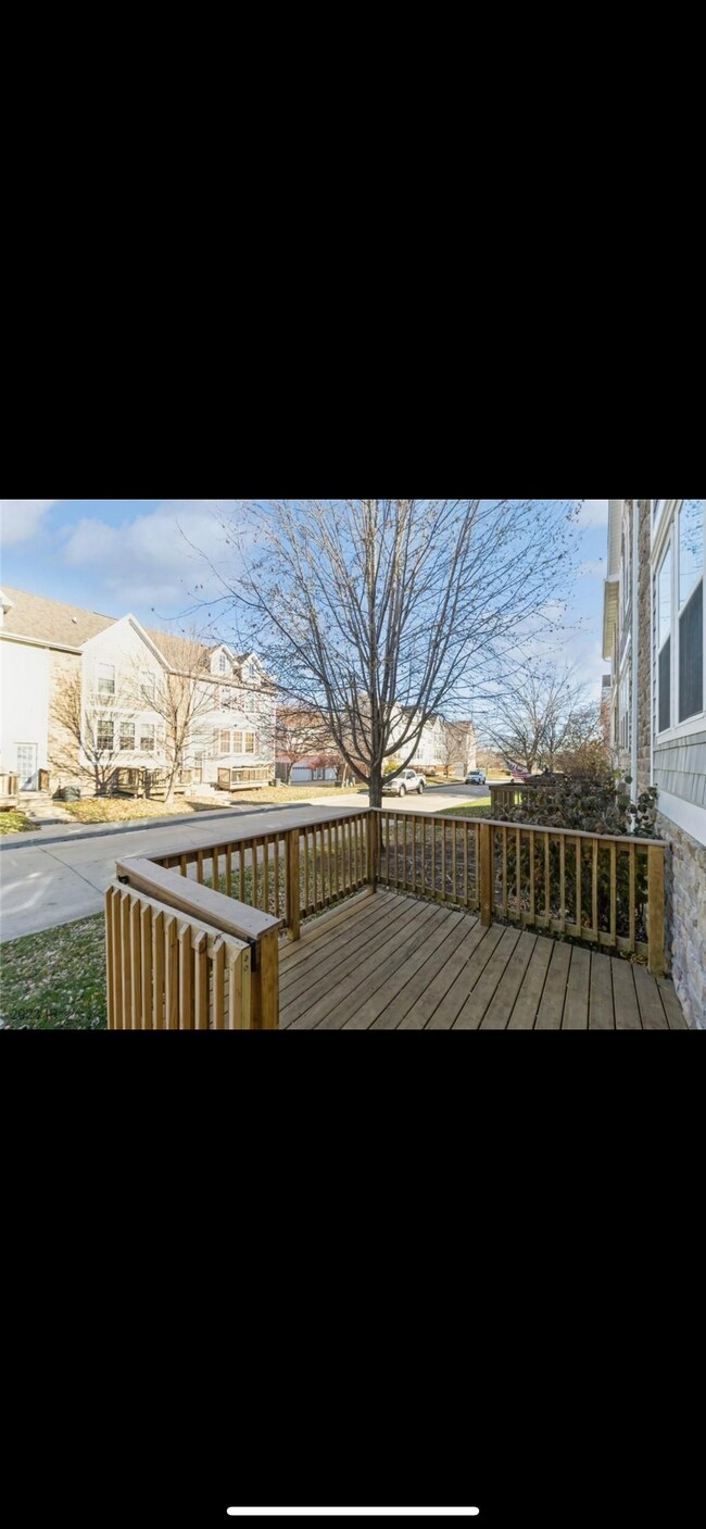 Building Photo - 15220 Greenbelt Dr