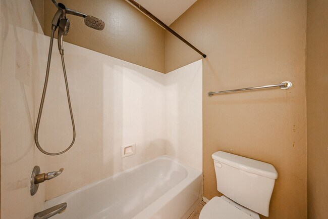 Building Photo - Charming 4BD, 2BA home in Chandler!