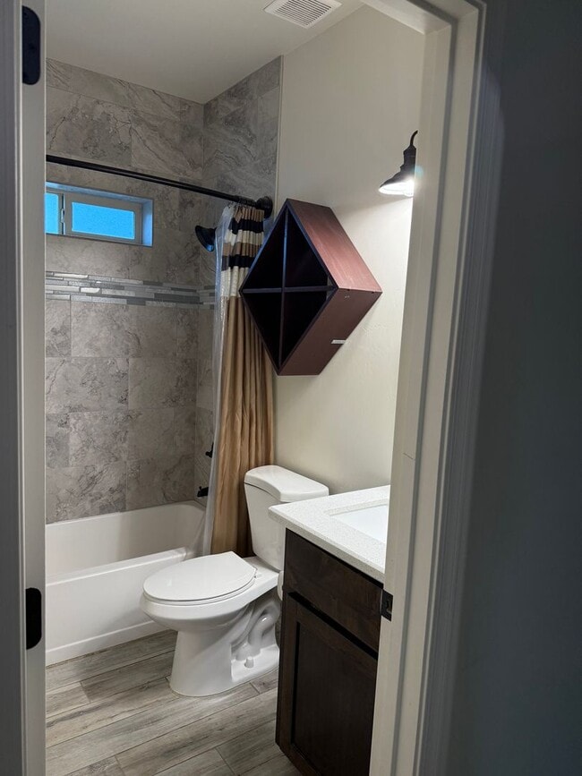 Building Photo - Spool home corner lot in the Foothills