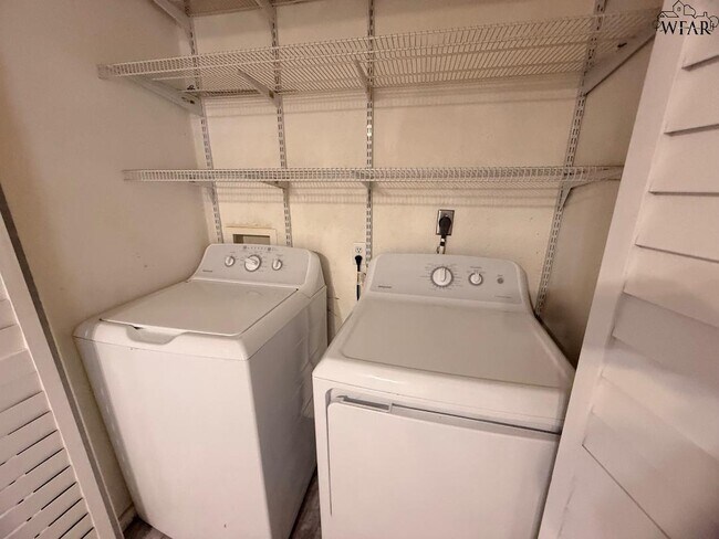 Building Photo - 105 S Mulberry St