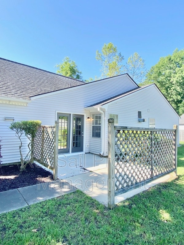Building Photo - 145 Bridle Ln