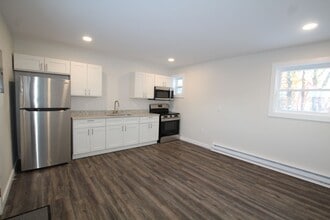 Building Photo - Beautifully remodeled and completed 1 bedroom apartment.