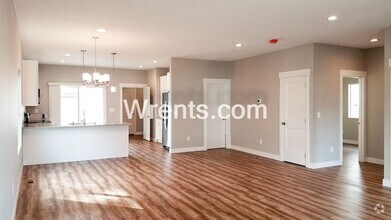 Building Photo - Beautiful Home By Esmeralda Golf Course Av...