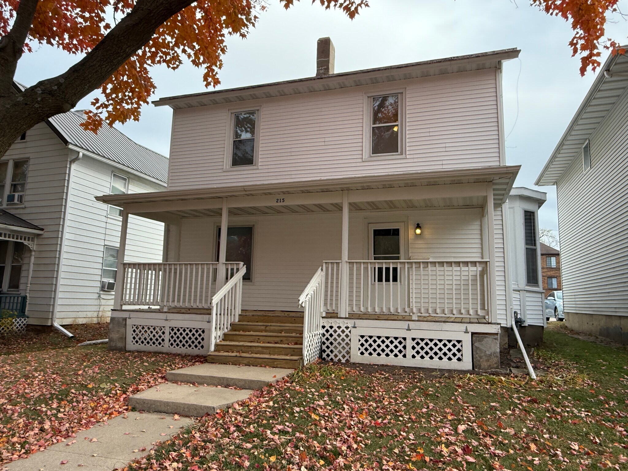 Building Photo - 215 E Bloomington St