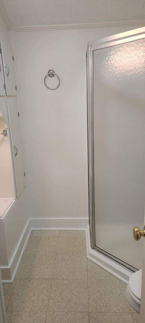 Building Photo - COMING SOON!  Lone Oak Cottage - 2 bedrm 1 bath Available - May 10th