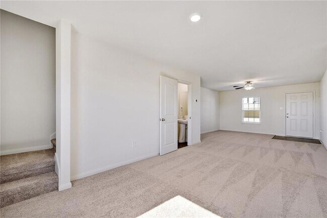 Building Photo - 525 Riverdale Dr