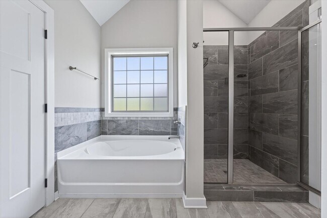 Building Photo - Pet Friendly Three Bedroom!