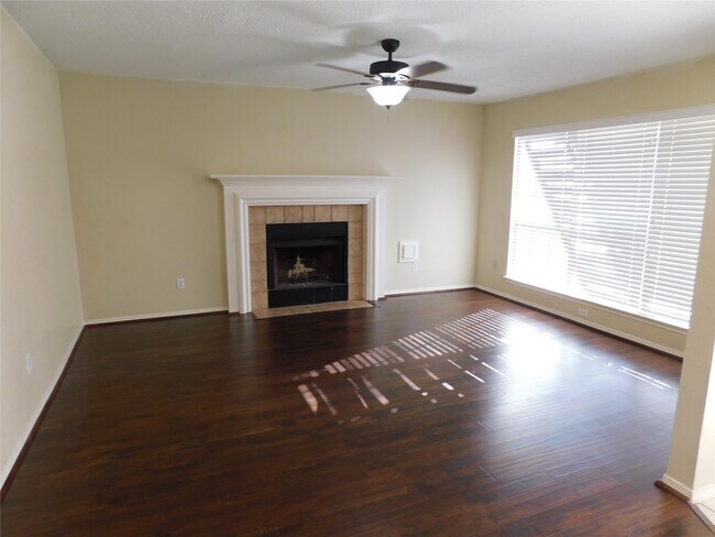 Building Photo - 3303 Rimrock Dr