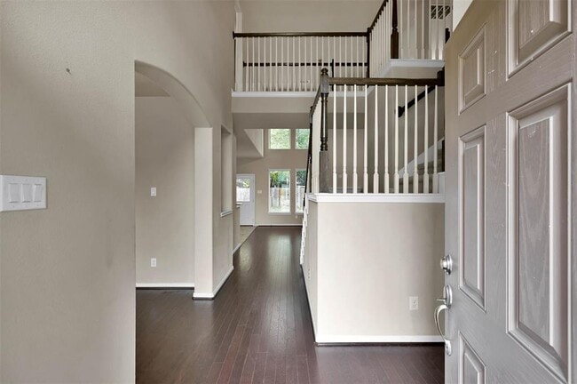 Building Photo - 2458 Garden Falls Dr