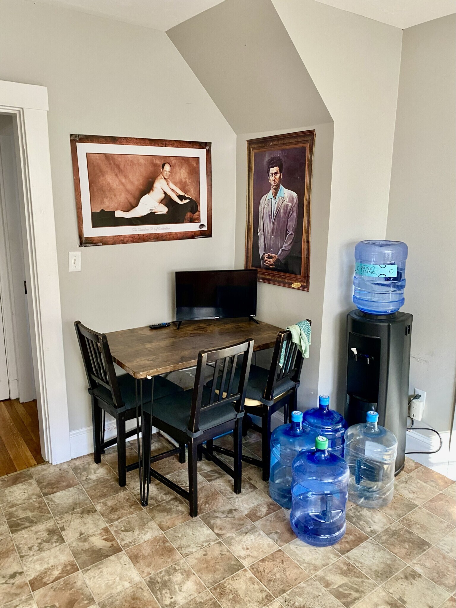 Building Photo - 174 Hillside St