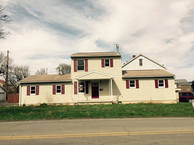 House-Front - 101 N 6th Ave