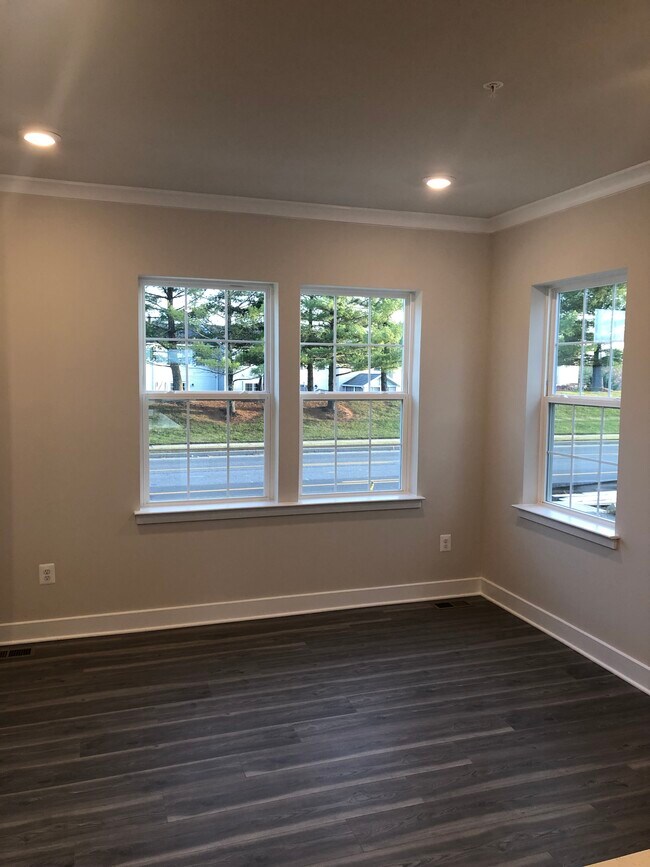 Building Photo - 7870 Johnnycake Rd