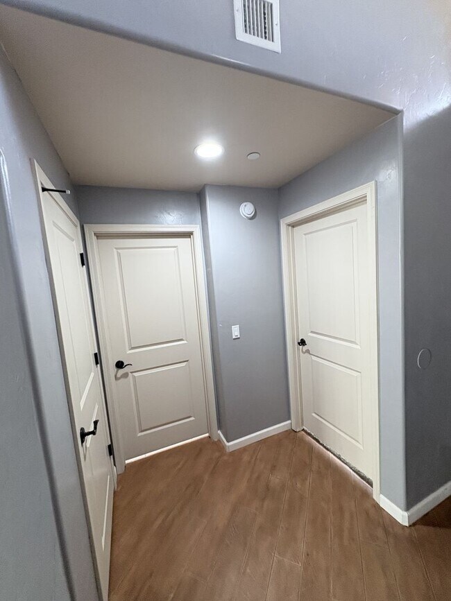 Building Photo - 181 E Crown Ct