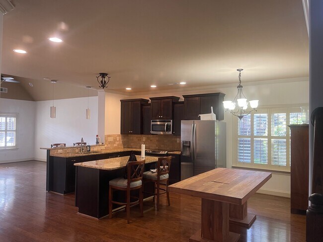 Building Photo - 316 Meadow Way