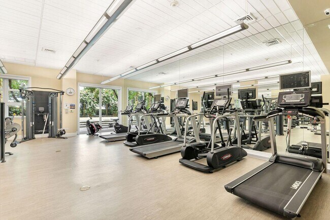 Building Photo - 403 S Sapodilla Ave