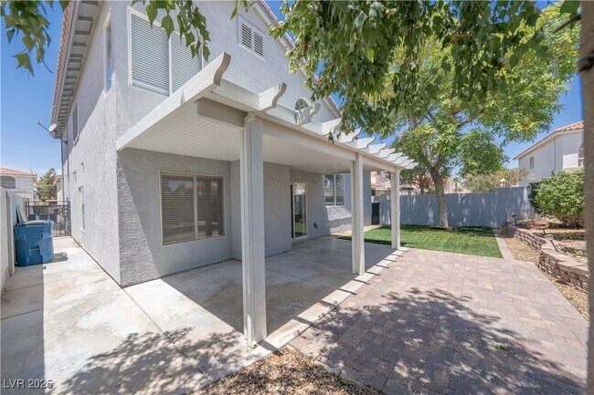 Building Photo - 9762 Silver Lasso St