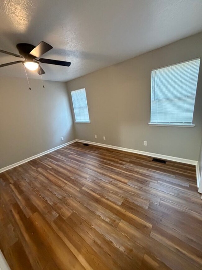 Building Photo - 431 Sentry Oaks Dr