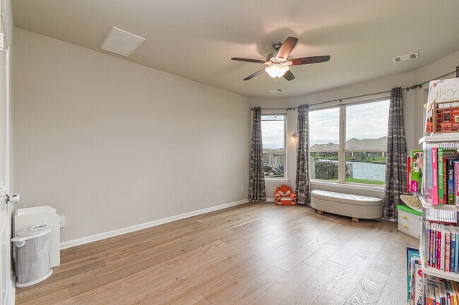 Building Photo - 3627 Lake Bend Shore Dr