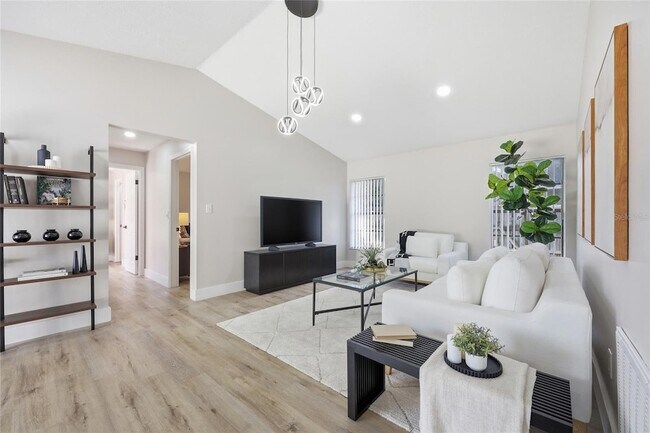 Building Photo - 645 Rosemere Cir