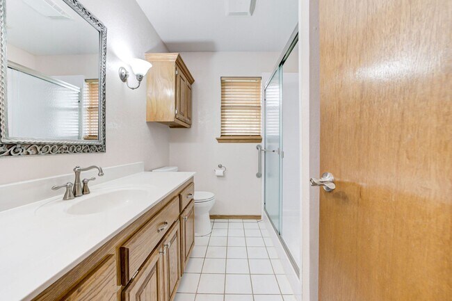 Building Photo - Beautiful 3-Bedroom / 2-Bathroom home in Yukon!