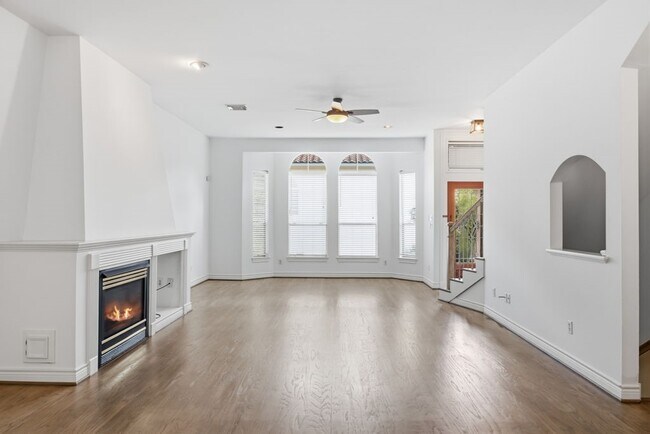 Building Photo - 110 Detering St