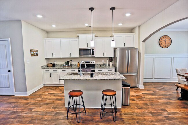 Building Photo - 1328 Black Oak Cir