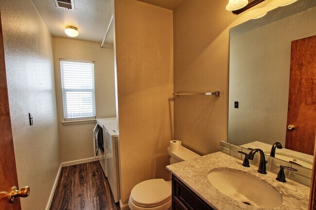 Building Photo - 4 bed 3 bath home in Clarke Farms Parker
