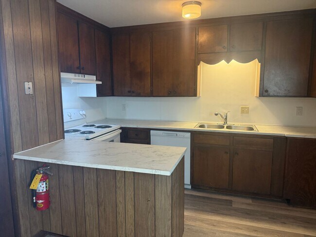 Building Photo - Adorable 2 Bedroom Convenient to I-29, Shopping & More!