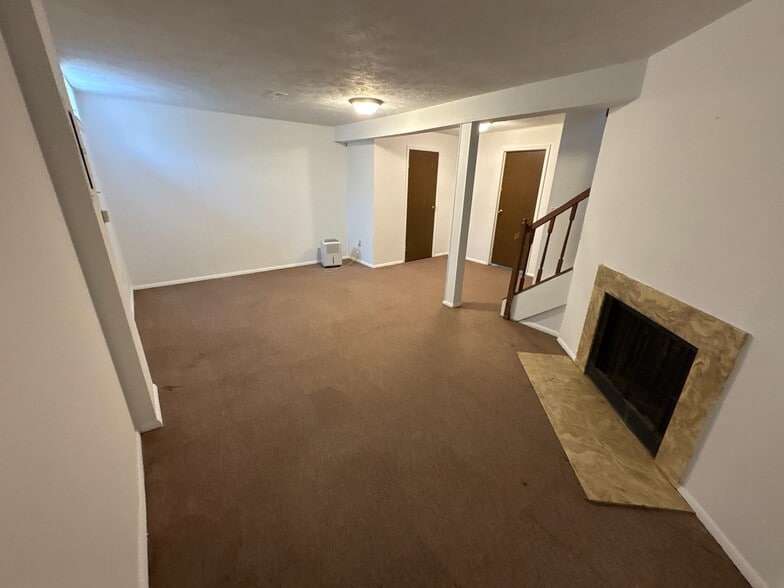 Building Photo - 6159 96th Pl