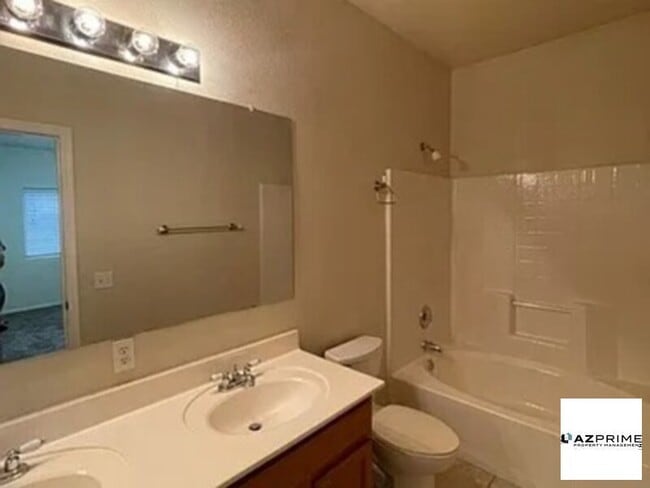 Building Photo - Great House