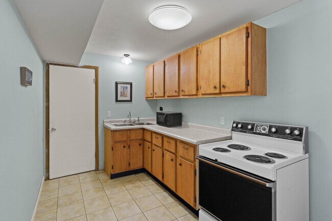 Building Photo - 2218 Bluff Blvd