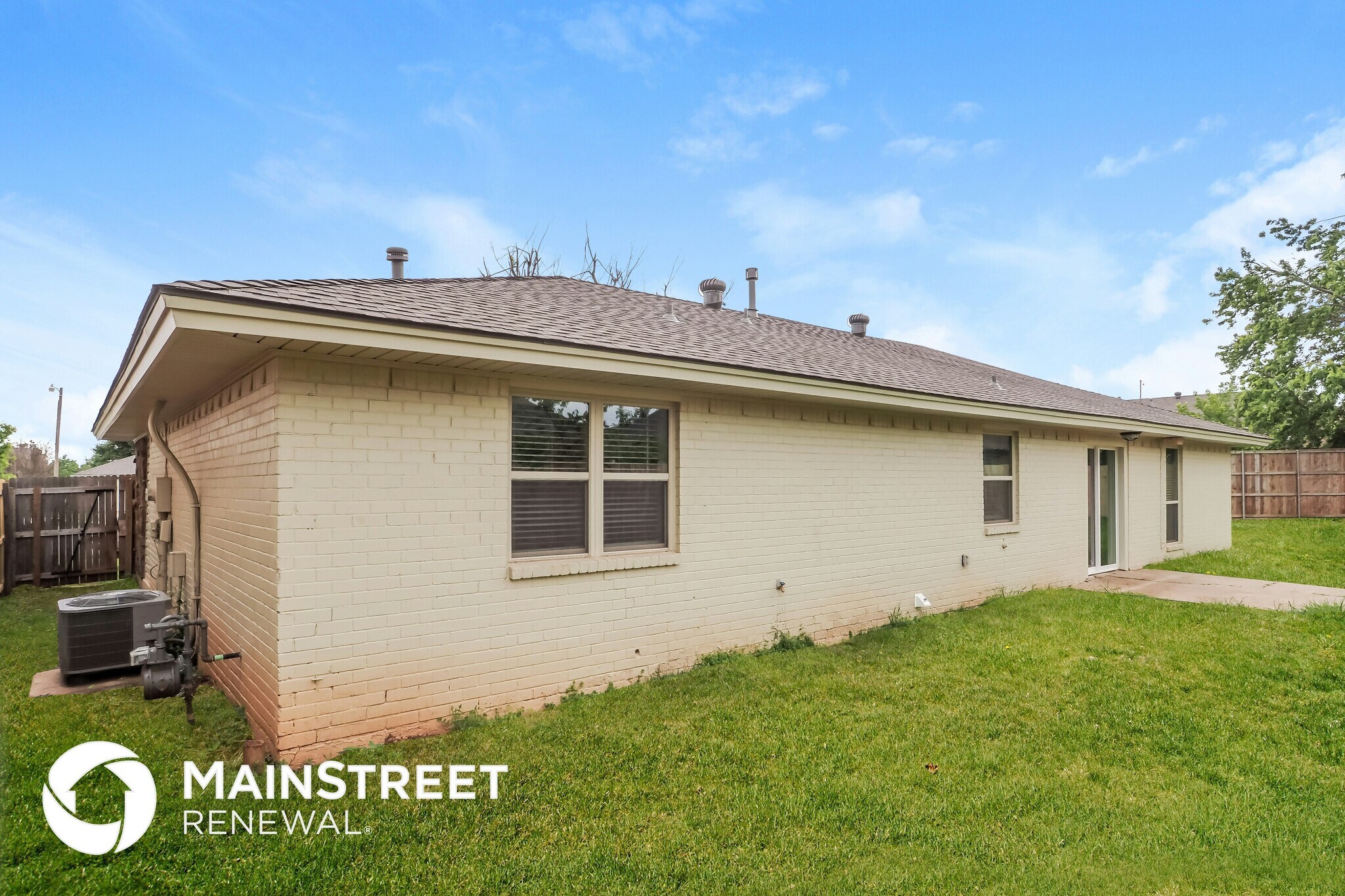 Building Photo - 11235 Davis Ct