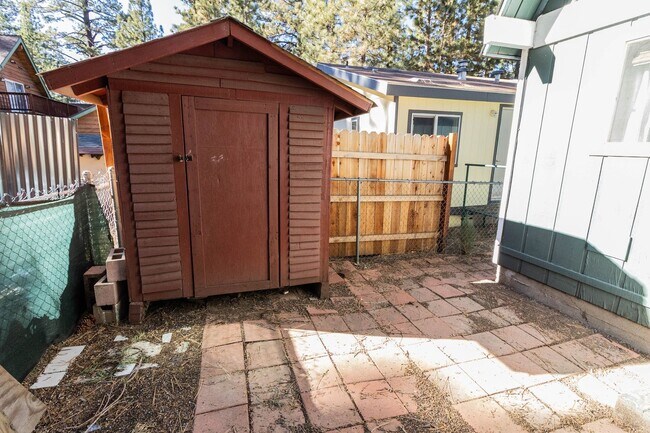 Building Photo - 3 Bedroom 2 Bath Gambrel Nestled in Big Bear City