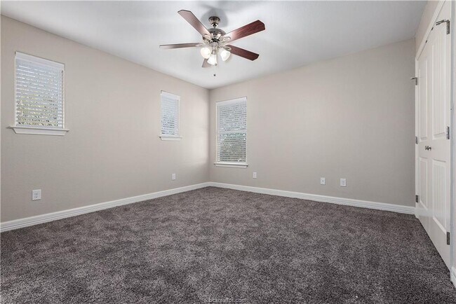 Building Photo - 1420 Holleman Dr
