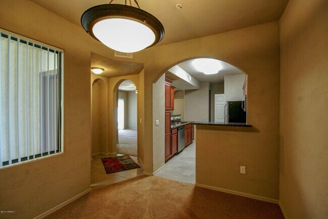 Building Photo - 2550 E River Rd