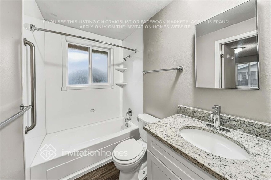 Building Photo - 2676 E 117th Way