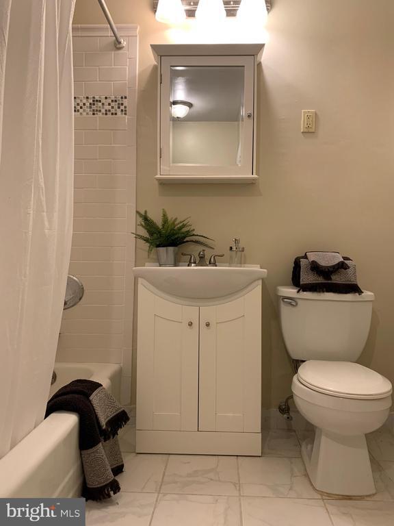 Building Photo - 135 S 19th St