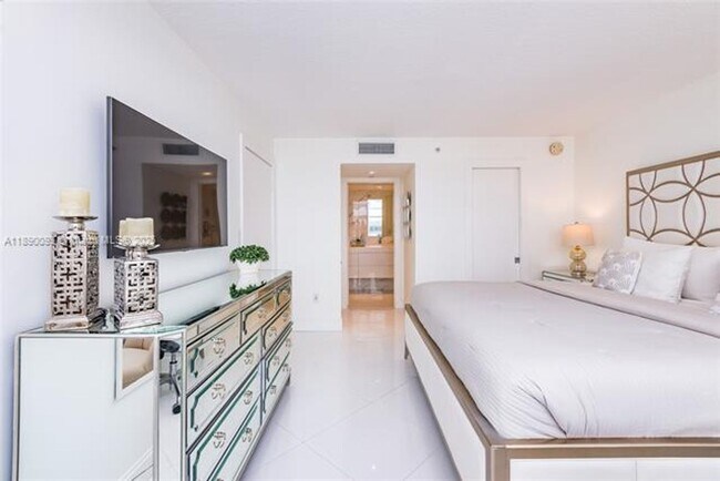 Building Photo - 6917 Collins Ave