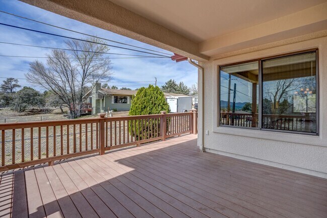 Building Photo - 5 Bedroom + a Den, 3 Bathroom, 2 Car Garage For Rent in Prescott!
