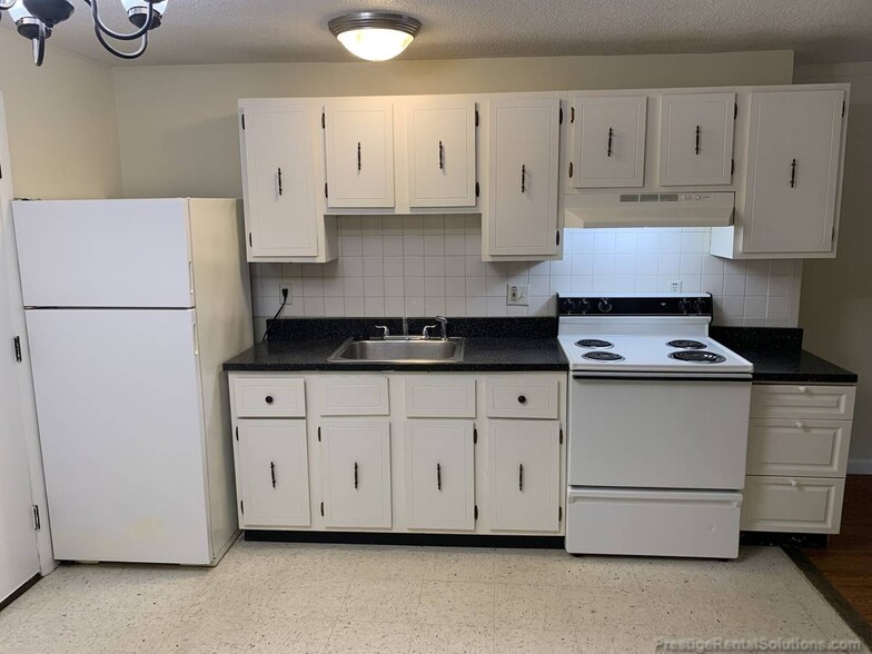 Building Photo - 39 Dinan Dr