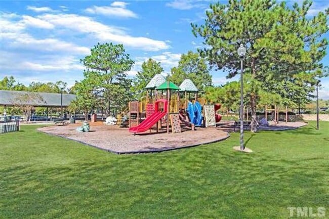 Building Photo - Move-In Special: Save $500 on Your First Month’s Rent- 2 Bedroom Townhome!