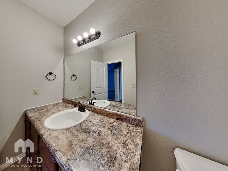 Building Photo - 5673 S Lexington Ave