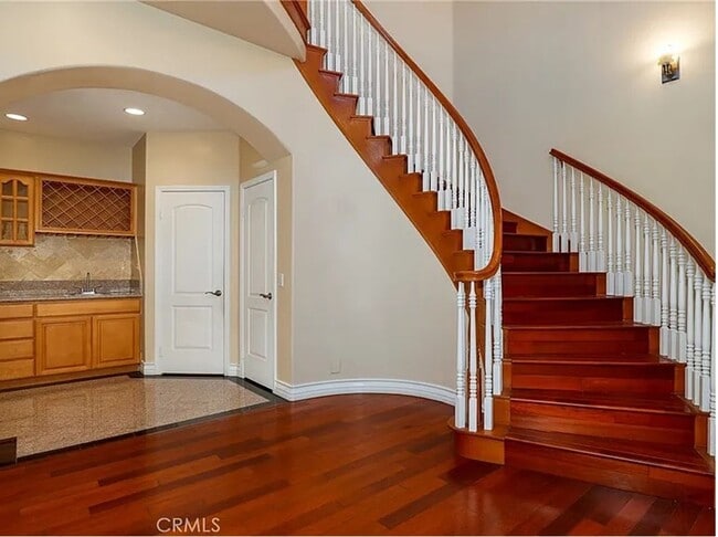 Building Photo - 5 Bedroom & 5.5 Bathroom