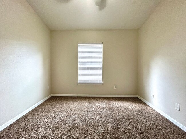 Building Photo - Beautiful Townhome in Lake Nona