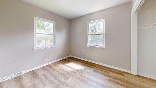 Building Photo - 1694 Manchester Rd