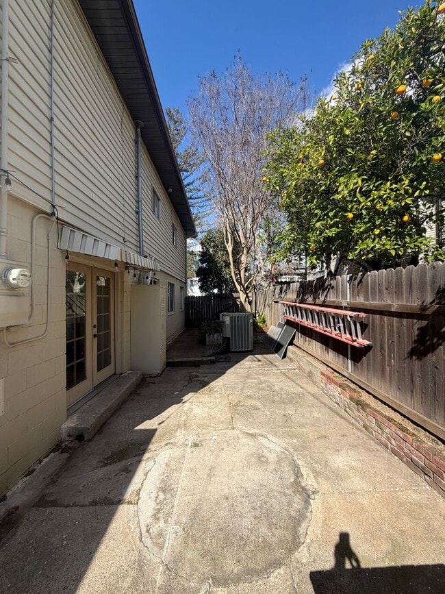 Building Photo - Spacious 4 Bedroom | 3 Bathroom | House in Curtis Park